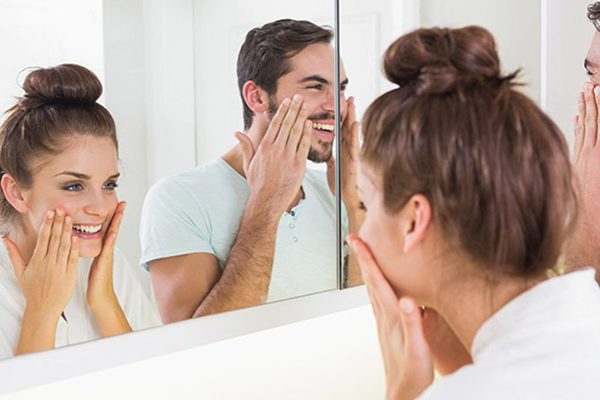 face of woman with dry skin مراقبت های پوستی زنان و مردان